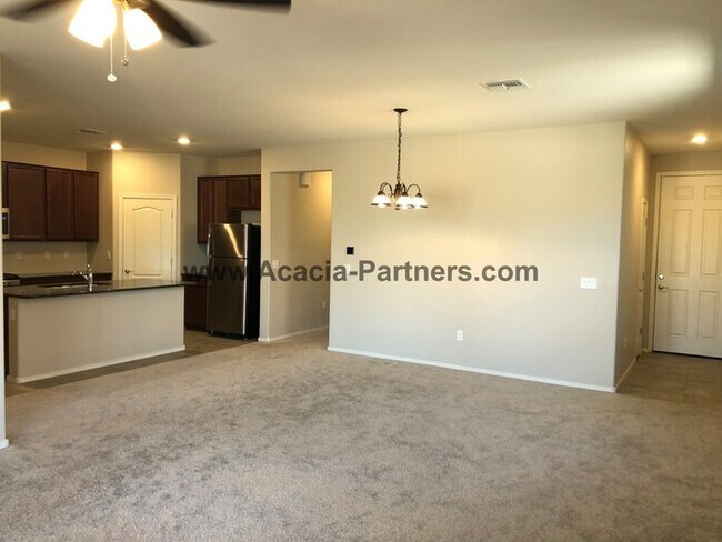 Building Photo - Three Bedroom/Two Bath in Vail School Dist...