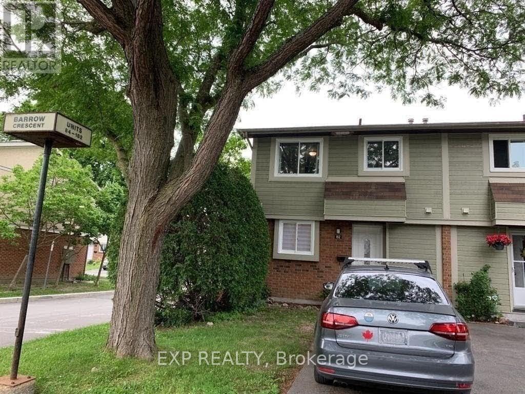 Photo principale - 82-82 Barrow Crescent