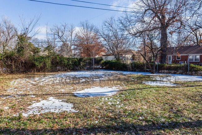 Building Photo - 628 S Mission Rd