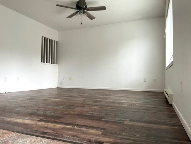 Sala de estar - 813 Stein Ct