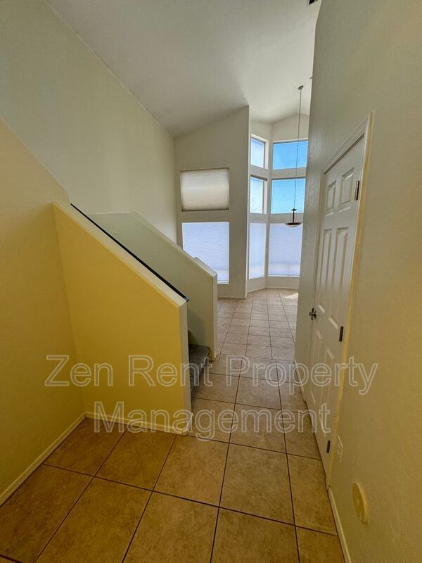 Building Photo - 1515 E South Fork Dr
