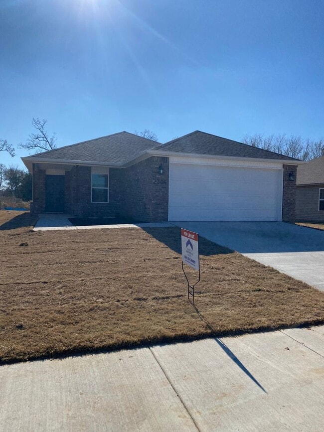 Building Photo - *Pre-leasing* Three Bedroom | Two Bathroom...