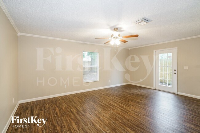 Building Photo - 812 W Sligh Ave