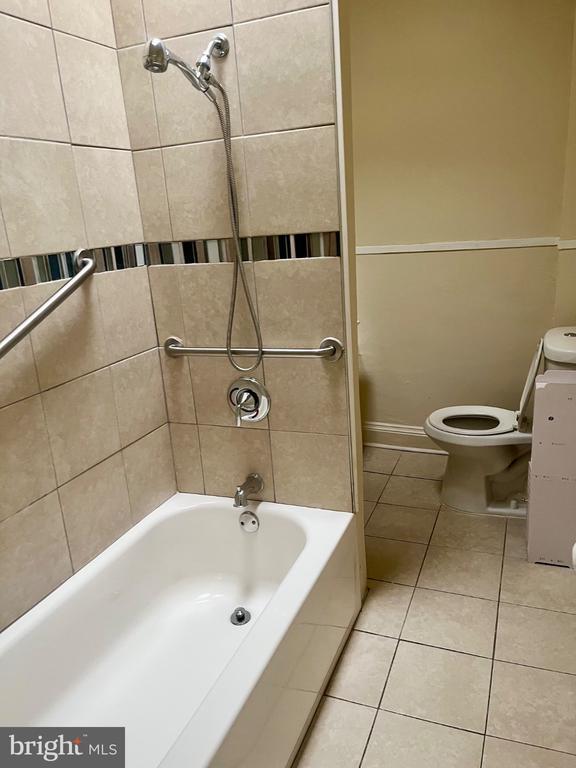 Building Photo - 1822 N Milton Ave