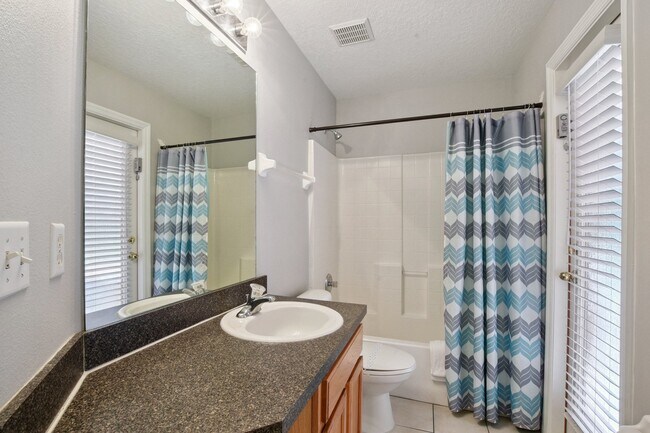 Foto del edificio - 661 Sandy Ridge Dr