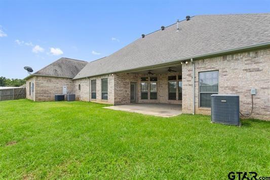 Building Photo - 15233 Wagon Wheel Cir