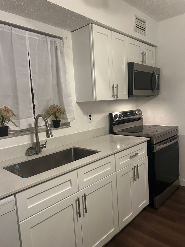 Foto del edificio - 4940 87th Ave