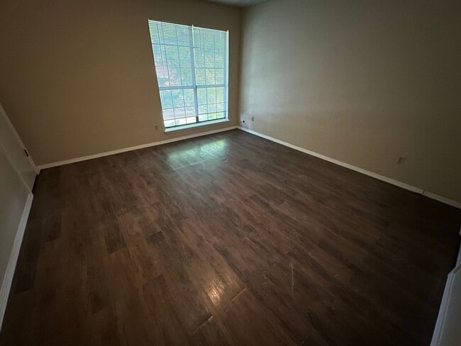 Building Photo - 8510 Harvard Dr