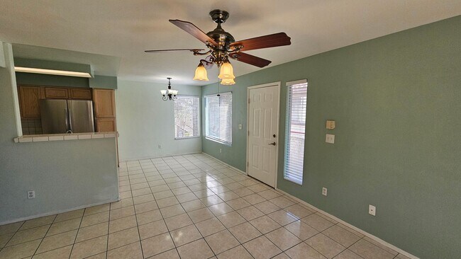 Foto del edificio - Cute Condo close to the Strip!!!