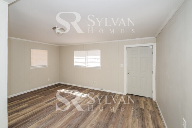Building Photo - Prepare to be impressed by this 3 bedroom,...