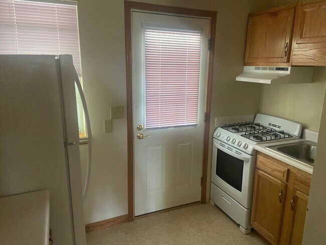 Building Photo - 410 W Cook