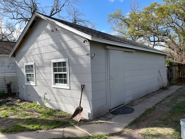 Detached Garage - 520 Stimpson St