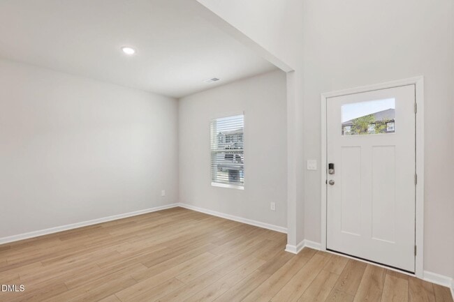 Building Photo - Spacious 5 Bedroom, 3 Bath Home with Loft & Main Level Bedroom - Move in Ready