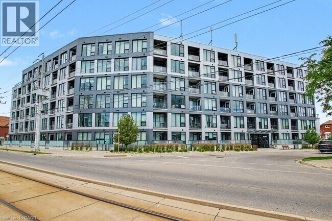 Photo du bâtiment - 690 King St W