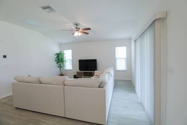 Foto del edificio - 7673 Woodley Ter