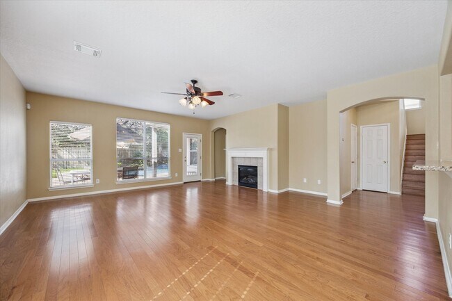 Building Photo - 19010 Country Square Dr