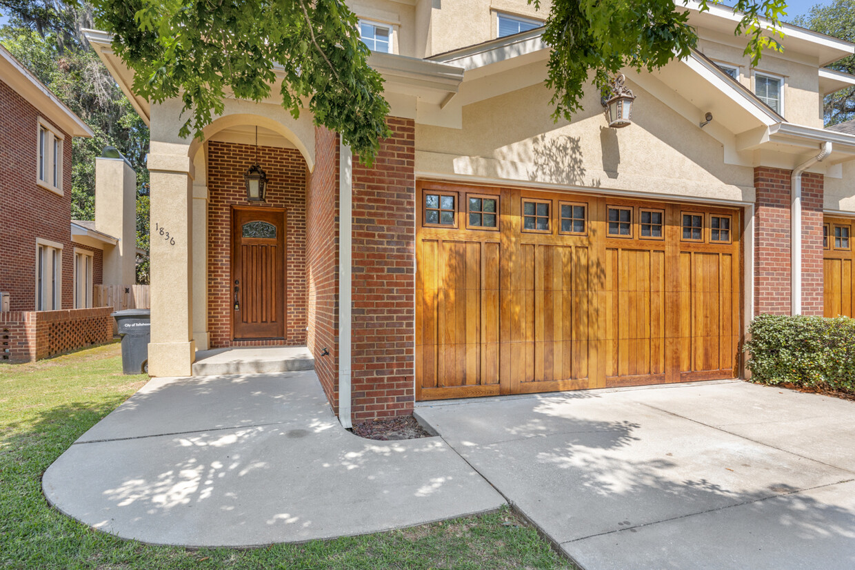 Foto principal - 1836 Ashley Hall Way