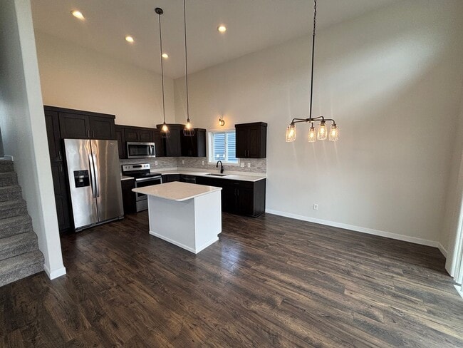 Building Photo - Beautifully Maintained 3-Bed, 3-Bath Split...