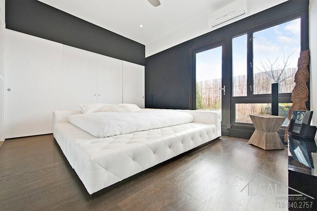 Foto del edificio - Penthouse 2 Bedroom Condo in Greenpoint