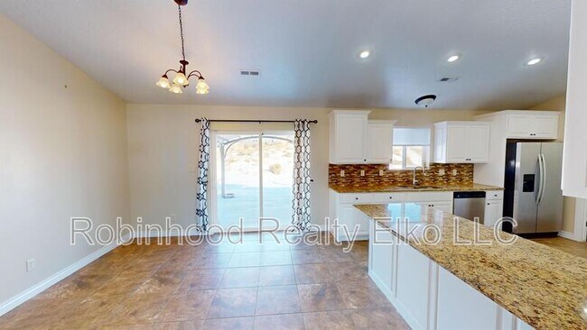 Building Photo - 963 Alpine Dr
