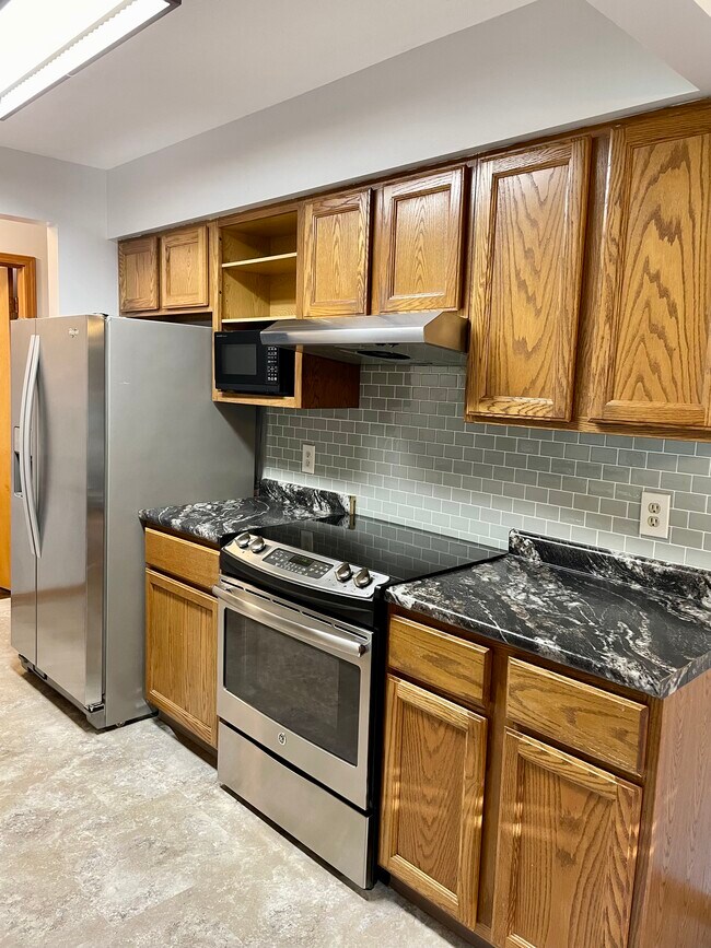 4332 Chelten Ave Unit 4332, Kalamazoo, MI 49006 Condo for Rent in