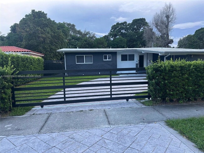 Photo - 840 NE 159th St House