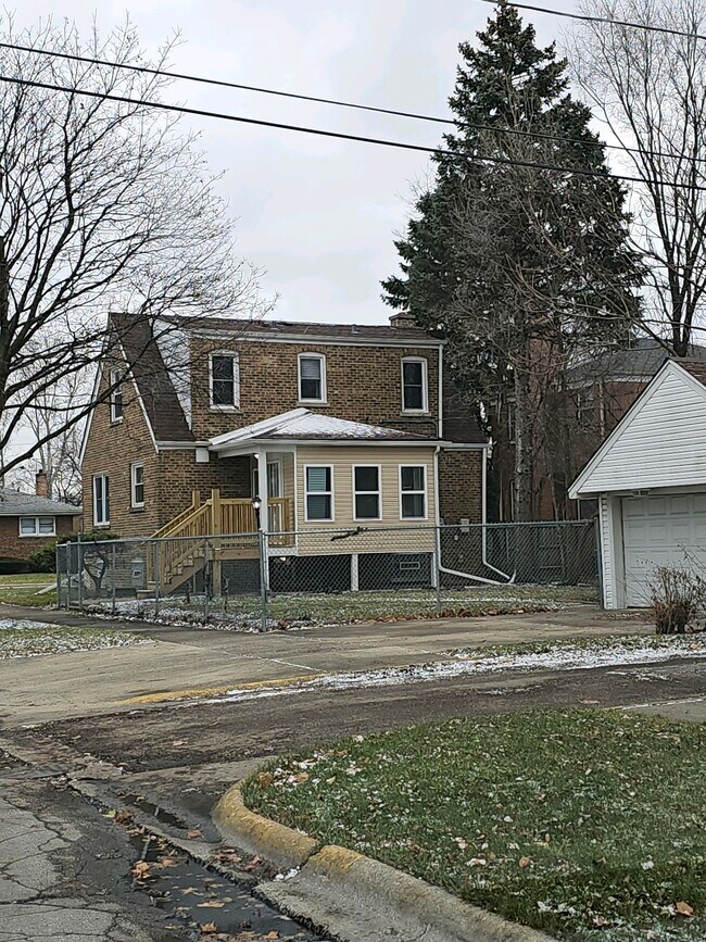 Foto del edificio - 14500 S Normal Ave