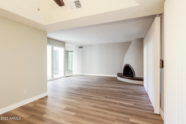 Building Photo - 7653 E Vista Dr