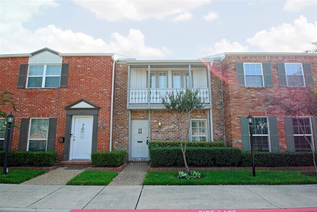 Building Photo - 404 Bendwood Dr
