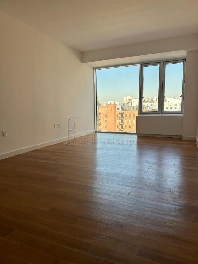 Foto del edificio - 2 bedroom in ASTORIA NY 11102