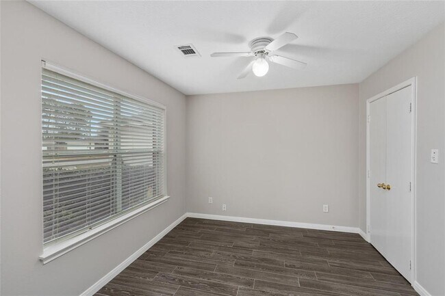 Foto del edificio - 16302 Many Trees Ln
