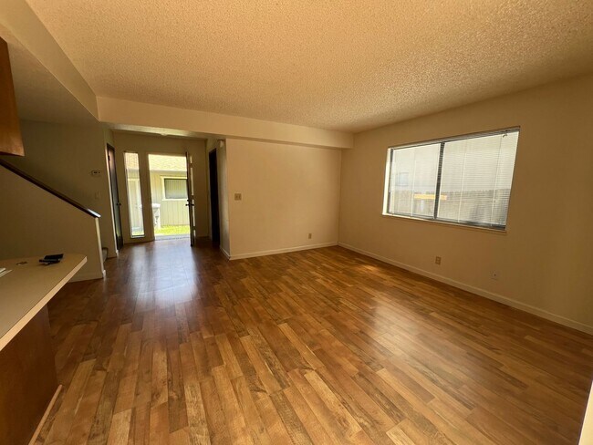 Building Photo - Two Bedroom in Rocklin!