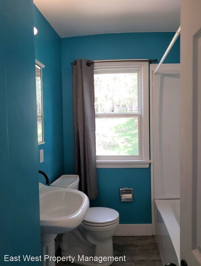 Building Photo - 3 br, 1 bath House - 4119 Woodland Ave