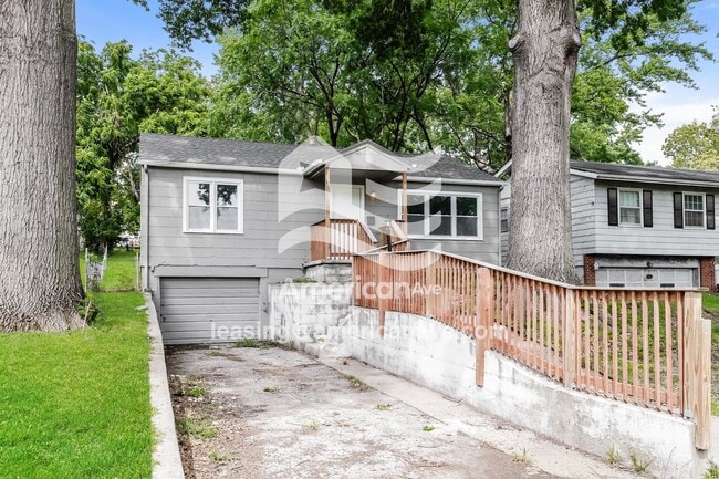 Building Photo - 1908 S Broadway St