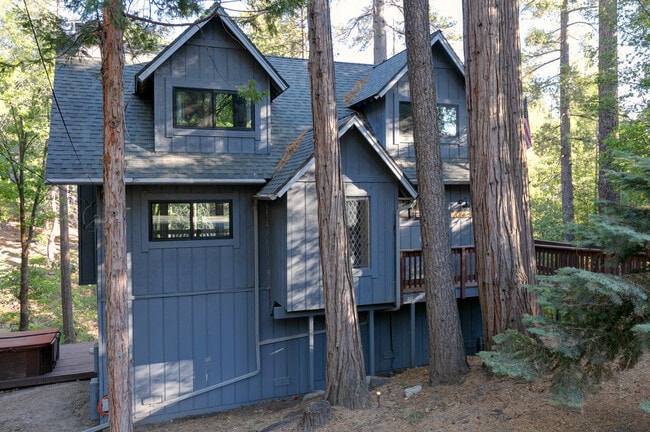 Foto del edificio - 644 N Grass Valley Rd