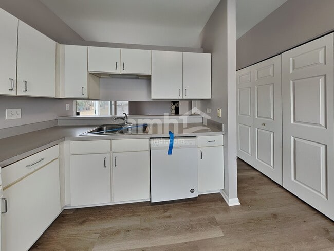 Foto del edificio - 2417 Deerfield Dr