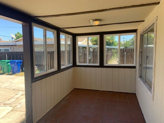 Foto del edificio - 1467-1469 Marline Avenue