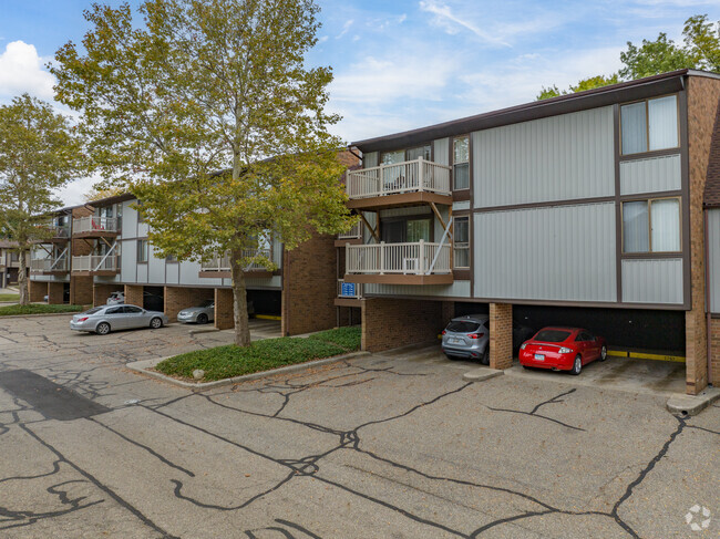 Building Photo - London Square Apartments