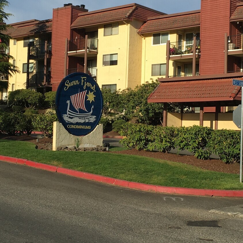 1710 W Sunn Fjord Ln Unit SunnFjord, Bremerton, WA 98312 Condo for