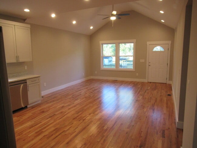 Foto del edificio - Beautiful New  – 3 Bedroom, 2 Bath Home in...