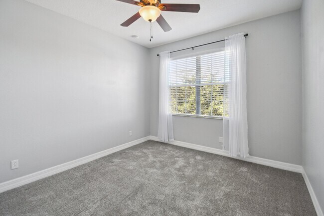 Foto del edificio - 531 Hedgewood Dr