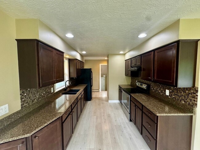 Building Photo - 4 Bedroom | 2 Bathroom Single Family Home | Renovated | Coal Valley