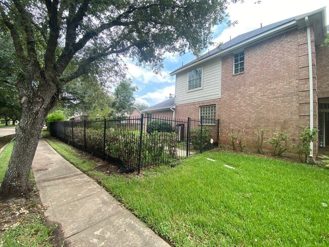 Foto del edificio - 1803 Red Bud Ln