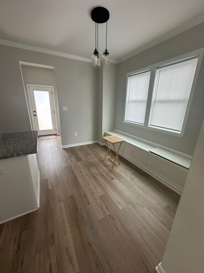 Dinning Nook - 209 Maple St