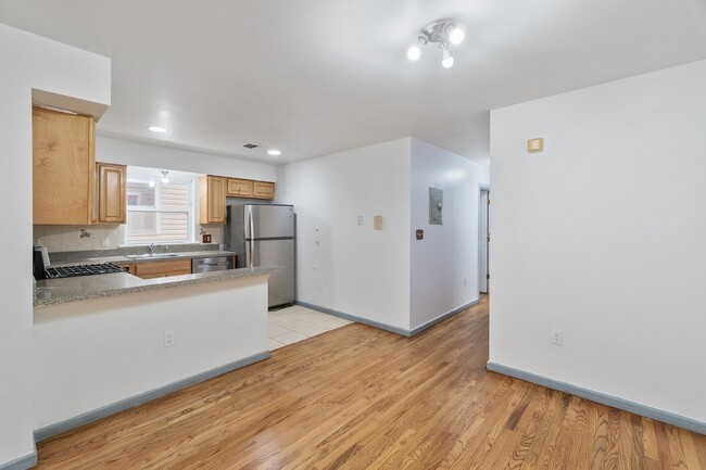 Photo - 38 Graham St House