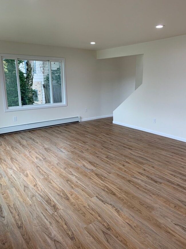 Building Photo - 6900