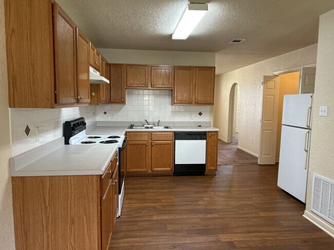 Building Photo - 1600 Dugger Cir