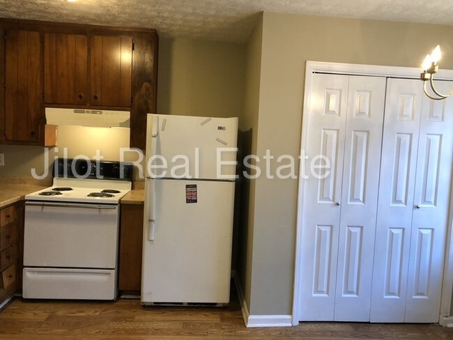 Building Photo - Stone Mountain Brick Townhome for RENT