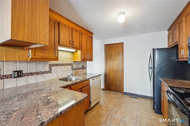Foto del edificio - 17 Oak Forest Dr