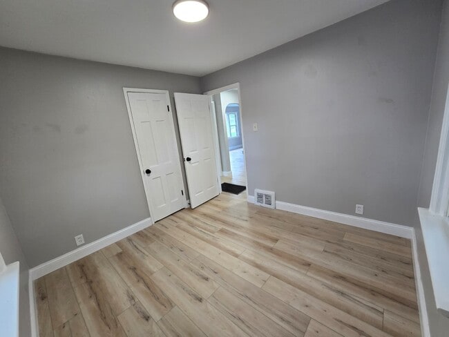 Building Photo - 7723 Monroe Dr